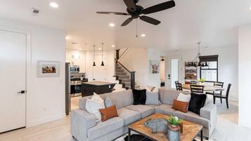 Smart TV, fireplace