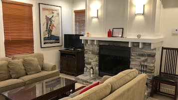 Smart TV, fireplace, DVD player