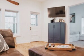 2 عدّة غرف نوم وواي فاي وملاءات أسرّة