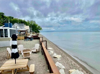 Newly Renovated! Paradise Point Lake House