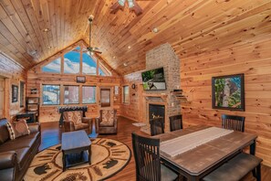 Smart-TV, Kamin, Videospiele, DVD-Player