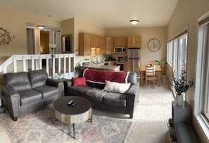 Smart TV, fireplace, DVD player - Mountain Views, Adjacent to White River National Forest, Renovated Ski Condo (Silverthorne)