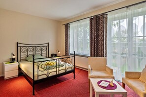 7 Schlafzimmer, Bügeleisen/Bügelbrett, kostenloses WLAN, Bettwäsche