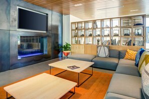 TV, stereo - Crisp Mountain View 1BR w/ Pool, Spa, Roofdeck, by Blueground (Mountain View)