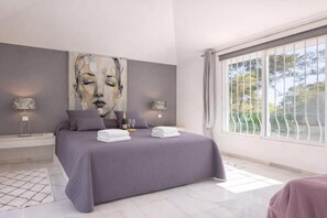 4 bedrooms, iron/ironing board, free WiFi, bed sheets