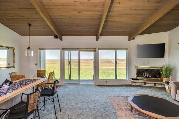 TV, fireplace, DVD player