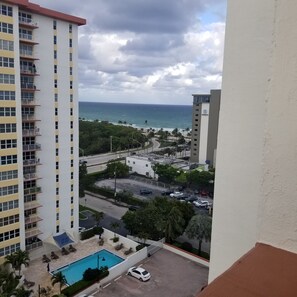 Exterior - 1 BR Condo 1406L - 2 blocks off beach with great Ocean and Intercoastal Views. (Fort Lauderdale)