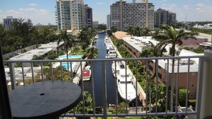 A high-rise building with a view of a marina and a pool. - 1 BR Condo 1406L - 2 blocks off beach with great Ocean and Intercoastal Views. (Fort Lauderdale)