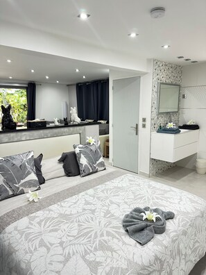 7 bedrooms, free WiFi