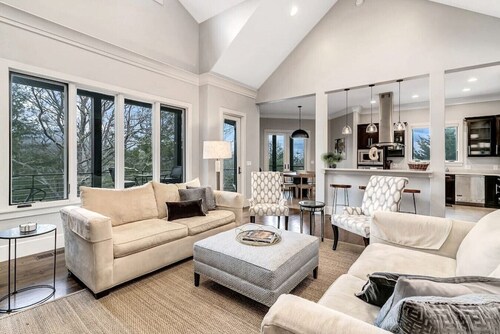 Yourcation® Awaits in Majestic Mountain Home!