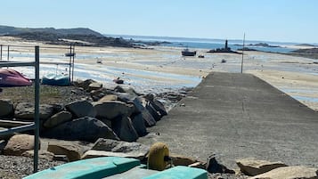 Una spiaggia nelle vicinanze