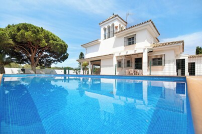Villa “Virgen del Camino” directly by the Beach, Pool, Terrace & Garden