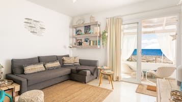 Televisión y chimenea