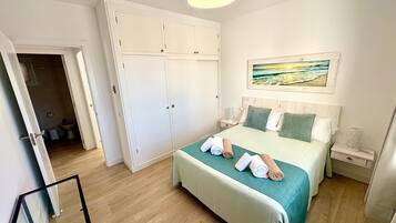 3 slaapkamers, een strijkplank/strijkijzer, gratis wifi, beddengoed