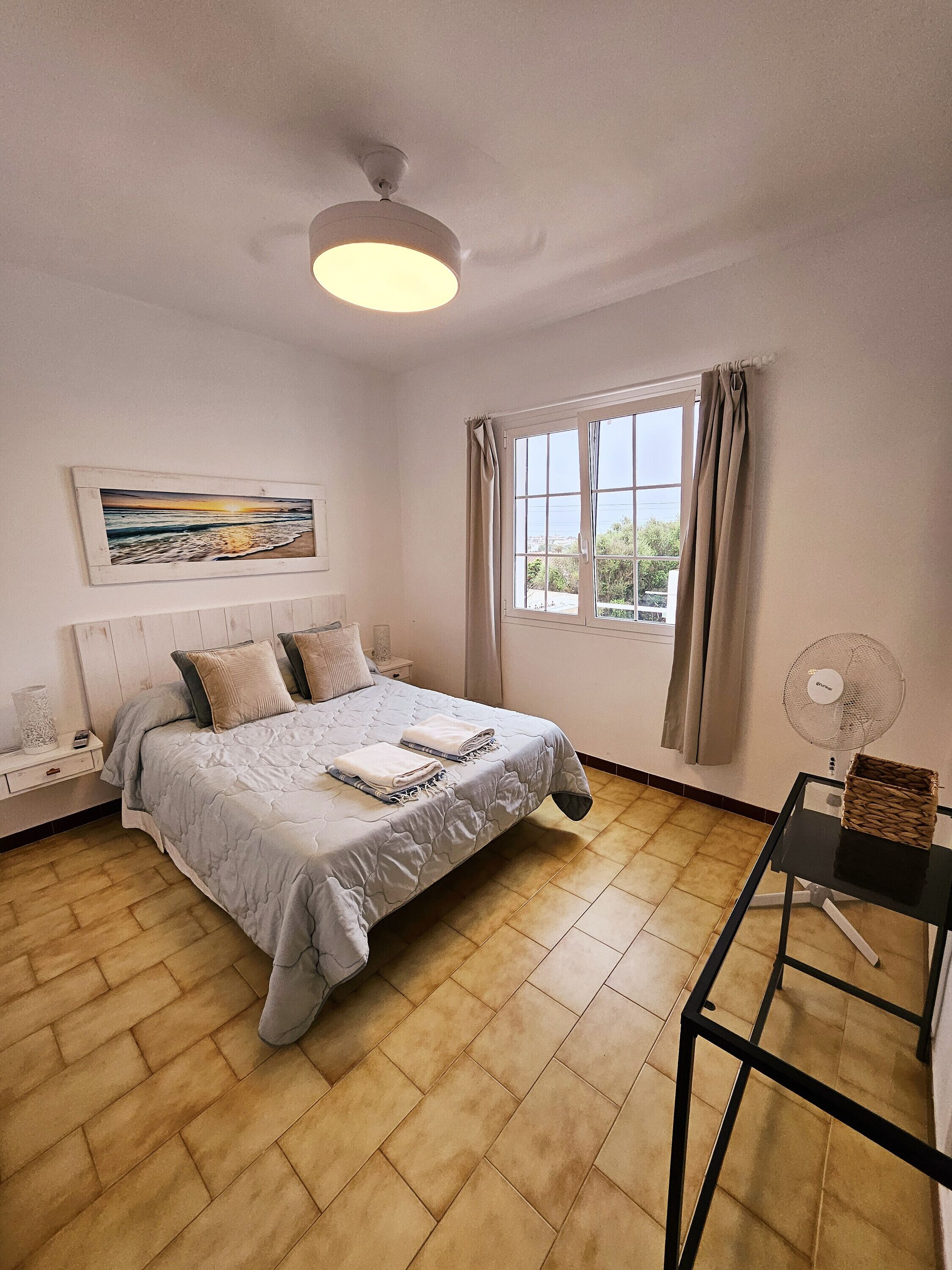 3 dormitorios, tabla de planchar con plancha, wifi gratis y ropa de cama