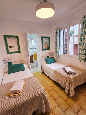 3 bedrooms, iron/ironing board, free WiFi, bed sheets