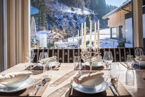 Luxuriöses Chalet "De Ultimis" mit großem Garten und Bergblick