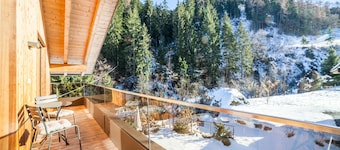 Lujoso chalet "De Ultimis" con gran jardín y vistas a la montaña