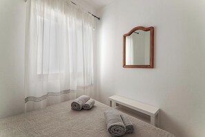 1 habitación, tabla de planchar con plancha, wifi gratis y ropa de cama 