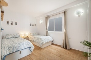 4 bedrooms, iron/ironing board, free WiFi, bed sheets