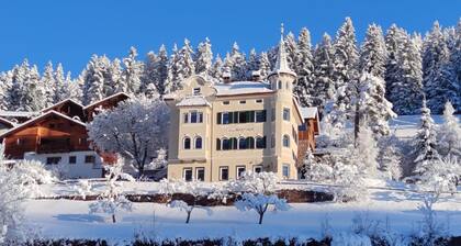 Villa Martiner Apartments Francesco with Mountain View, Balcony & Wi-Fi