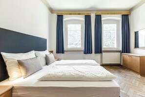 3 chambres, fer et planche à repasser, Wi-Fi gratuit, draps fournis