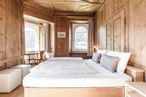 Villa Martiner Ferienwohnungen Emilia mit Bergblick, Terrasse & Wi-Fi