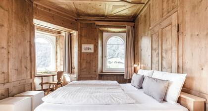 Villa Martiner Ferienwohnungen Emilia mit Bergblick, Terrasse & Wi-Fi