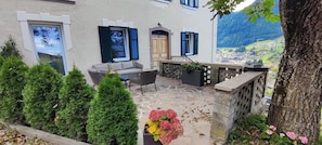 Terrace/patio - Villa Martiner Apartments Emilia with Mountain View, Terrace & Wi-Fi (Ortisei)