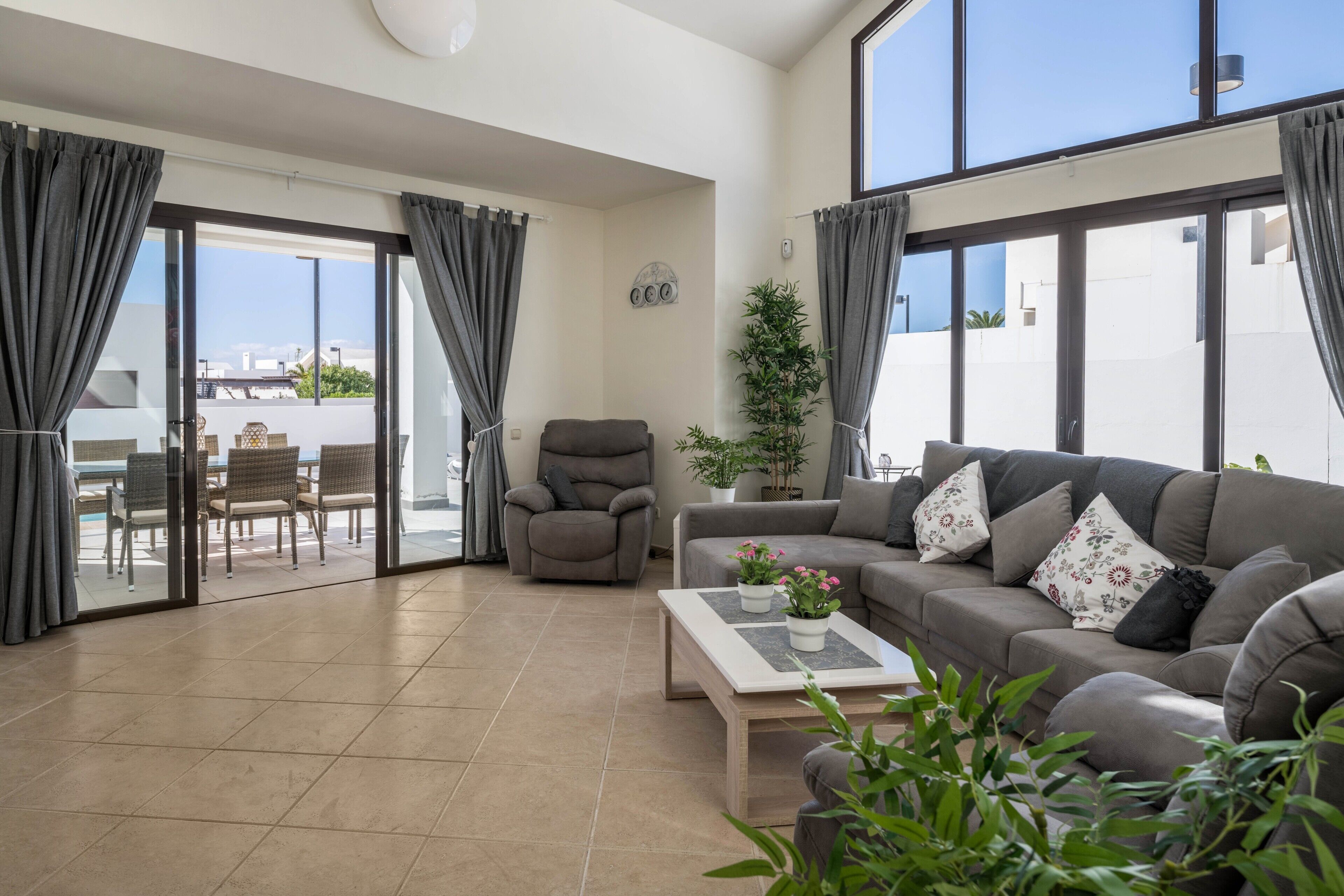 Televisión, mesa de ping pong