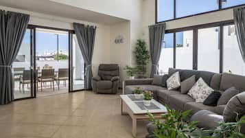 Televisión, mesa de ping pong