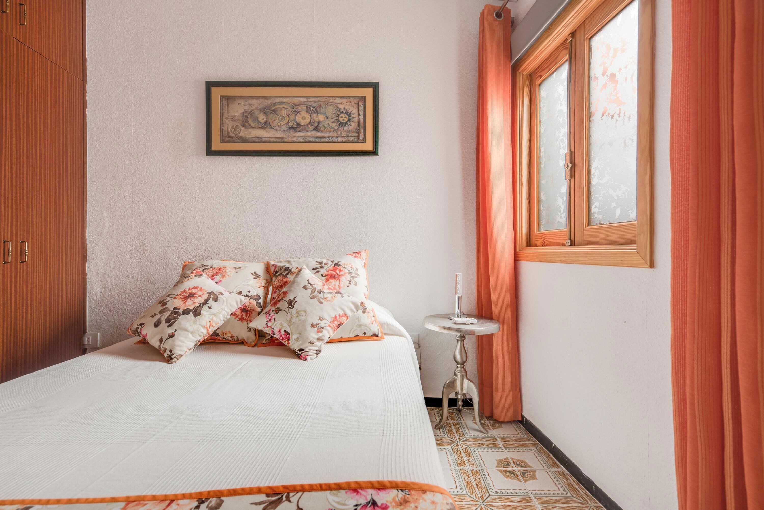 2 dormitorios, tabla de planchar con plancha, wifi gratis y ropa de cama