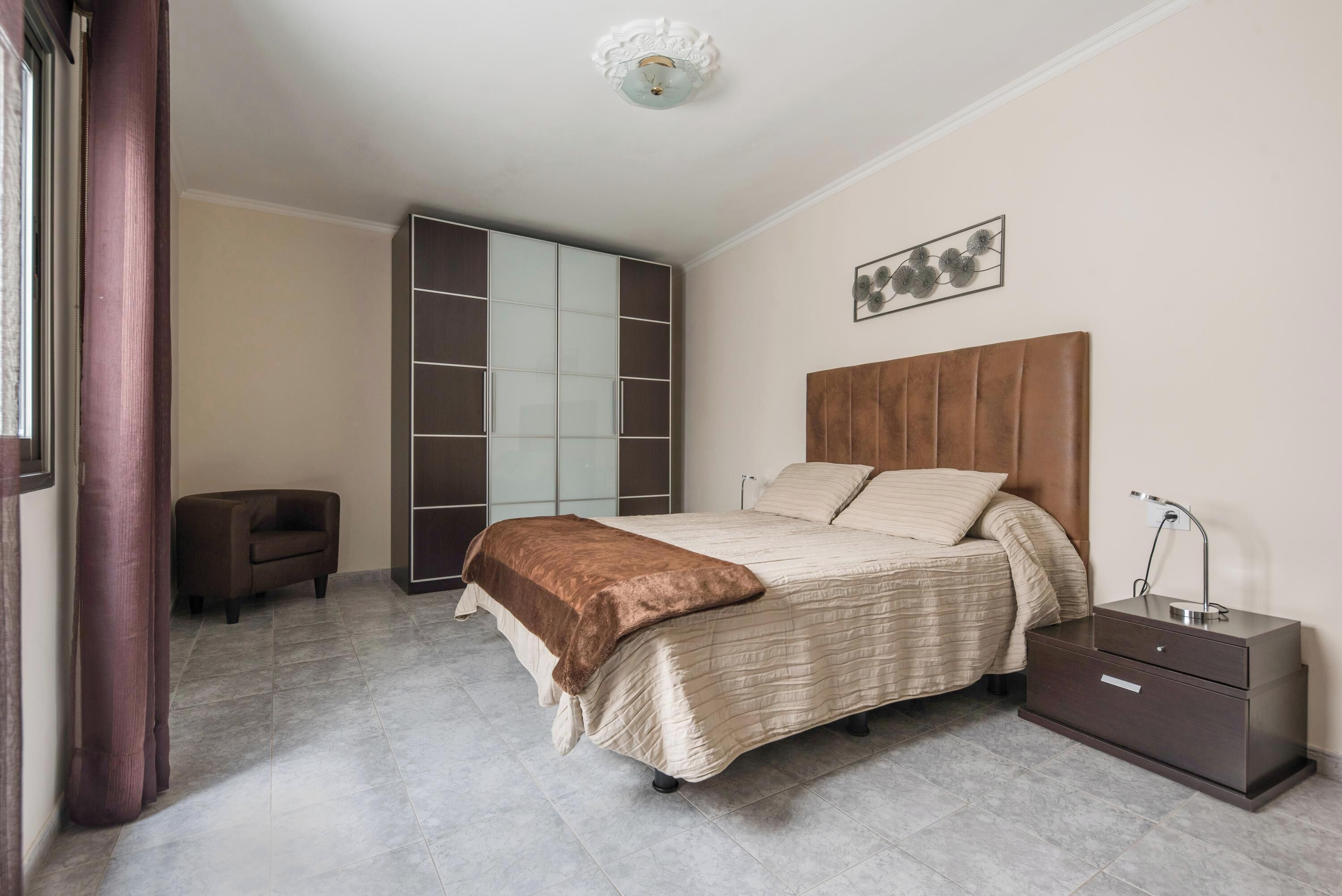 2 dormitorios, tabla de planchar con plancha, wifi gratis y ropa de cama