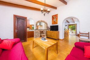 Televisión y chimenea