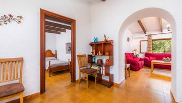 3 slaapkamers, een strijkplank/strijkijzer, gratis wifi, beddengoed