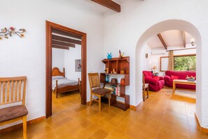 3 chambres, fer et planche à repasser, Wi-Fi gratuit, draps fournis