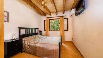 3 sovrum, strykjärn/strykbräda, gratis wi-fi och sängkläder