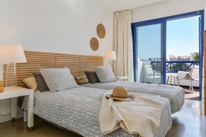 2 bedrooms, iron/ironing board, free WiFi, bed sheets - Villa "Coloradas Beach" near the beach with sea views and pool (Playa Blanca)