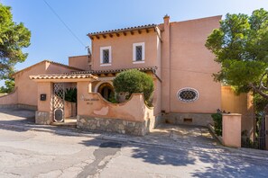 Exterior - Charming Villa “Villa Almeda” with Sea View, Pool, Wi-Fi, A/C, Terrace, & Garden (Puerto de Andratx)