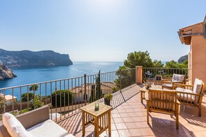 Property grounds - Charming Villa “Villa Almeda” with Sea View, Pool, Wi-Fi, A/C, Terrace, & Garden (Puerto de Andratx)