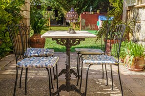 Outdoor dining - Villa “Ca Ses Nines” with Mountain View, Pool, Wi-Fi, A/C, Terrace & Garden (Puerto de Andratx)