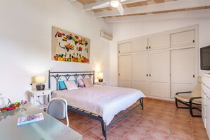 3 bedrooms, free WiFi, bed sheets - Villa “Ca Ses Nines” with Mountain View, Pool, Wi-Fi, A/C, Terrace & Garden (Puerto de Andratx)