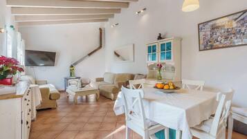 Télévision, cheminée