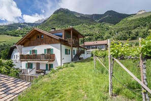 Exterior - Apartment "Golserhof" with Wi-Fi, Terrace & Mountain View (Meran)