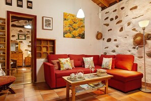 TV, fireplace - Holiday Home "Casa Los Pinos" with Terrace and Mountain Views (Agüimes)