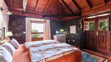 5 habitaciones, tabla de planchar con plancha y wifi gratis