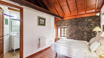5 habitaciones, tabla de planchar con plancha y wifi gratis