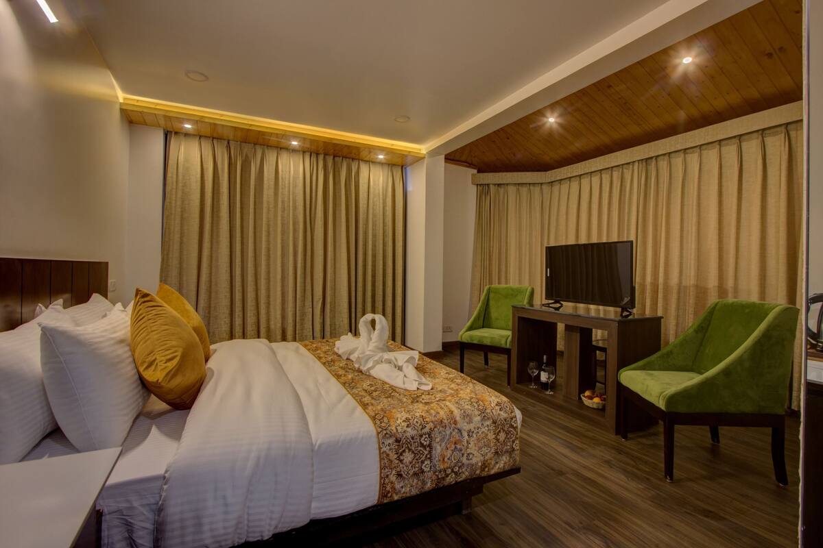 Luxury Room, Balcony, Valley View | Select Comfort beds, minibar, desk, blackout drapes