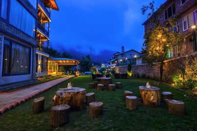 WoodRock Hotel Manali