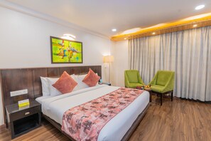 Senger med Select Comfort-madrass, minibar og individuelt dekorert